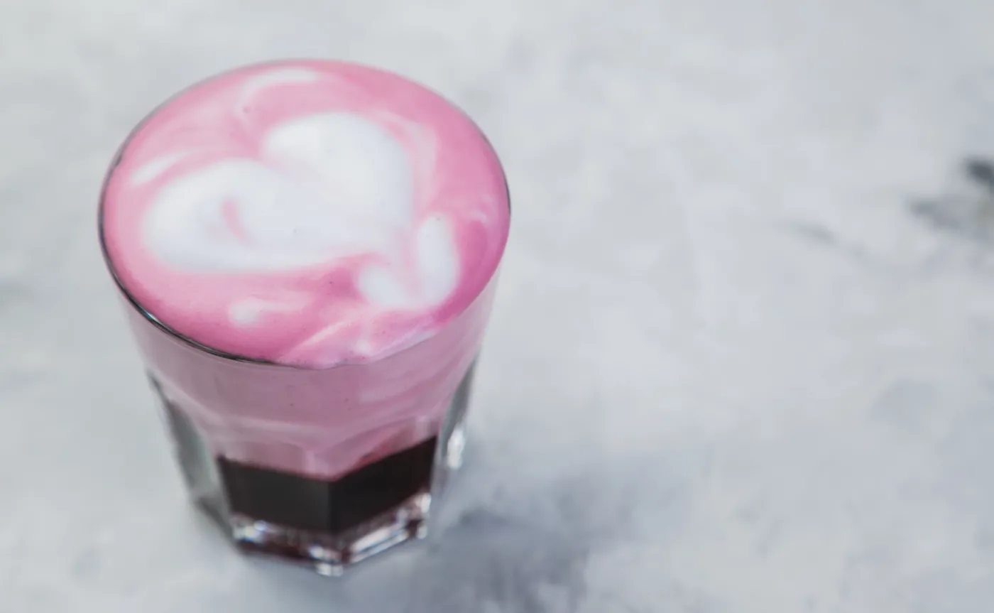 Co pić rano zamiast kawy? Sportowcy znają ten sekret od lat. Naturalny booster działa lepiej niż espresso