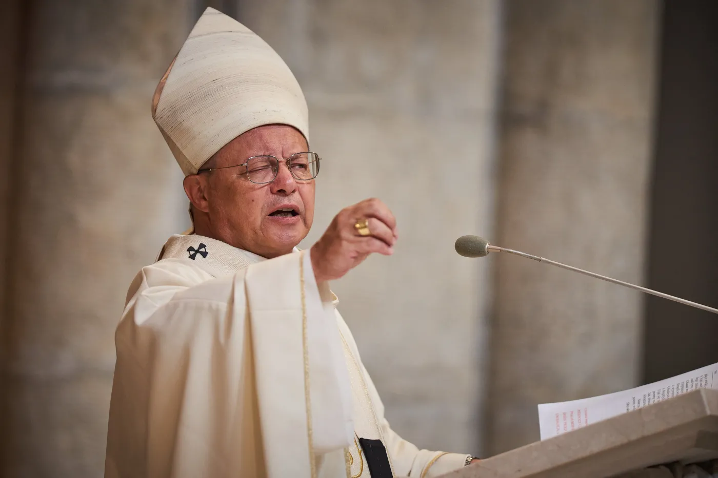 Panika w krakowskim Kościele po nominacji Rysia. "Zapalił się grunt pod nogami"