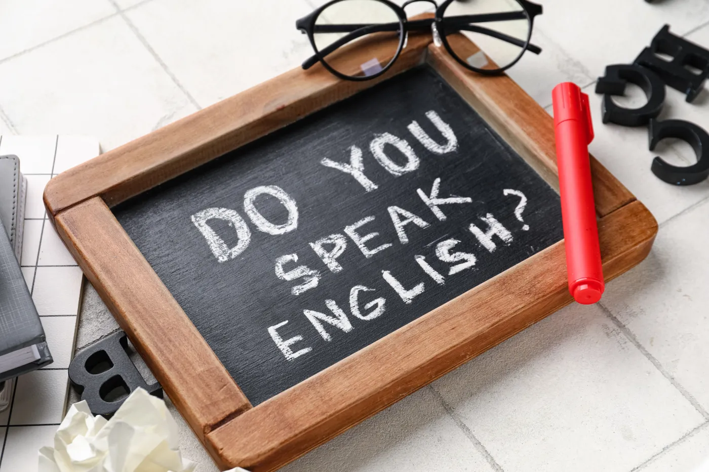 Ucz się języków - to może naprawdę „odmłodzić” mózg. Naukowcy pokazują, jak zacząć