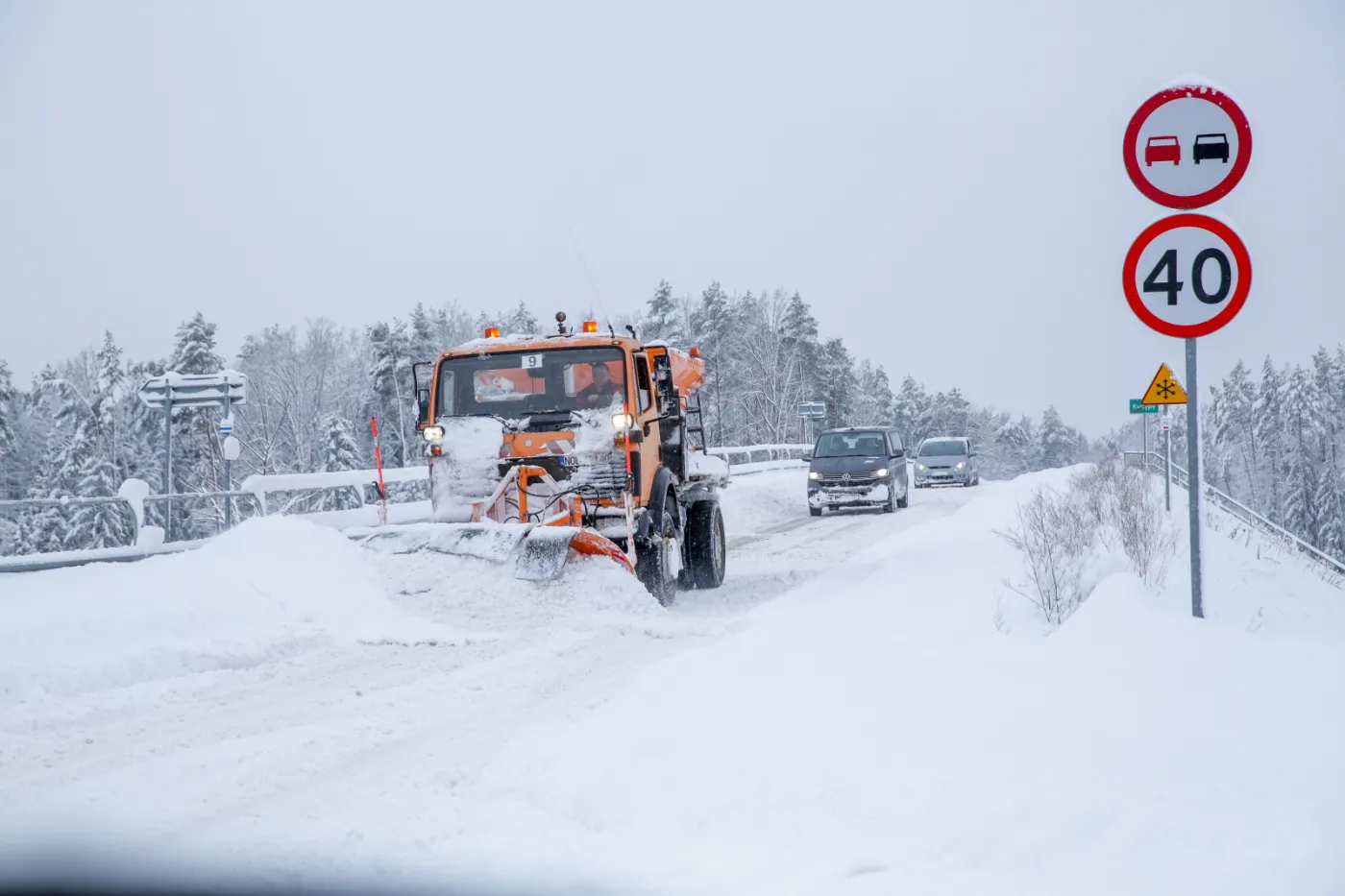 Zima uderzy po raz kolejny. Alert RCB.  Możliwe śnieżyce i przerwy w dostawie prądu