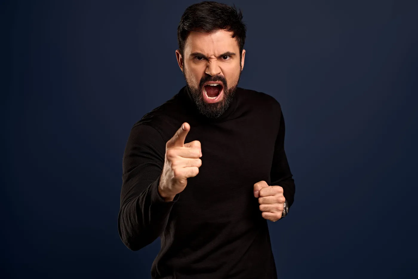 Zdumiewające odkrycie naukowe. Przeklinanie realnie zwiększa siłę