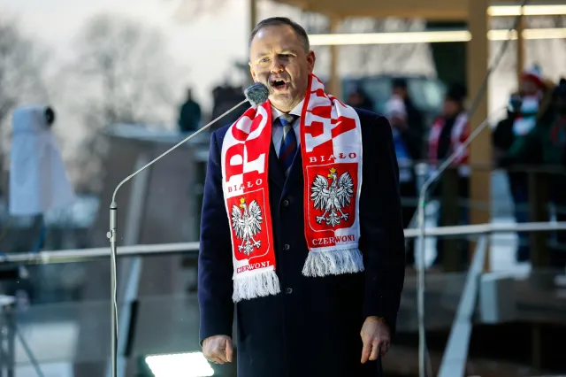 Prezydent Nawrocki na Jasnej Górze. "Serdeczne powitanie" z kibolem skazywanym za ciężkie przestępstwa