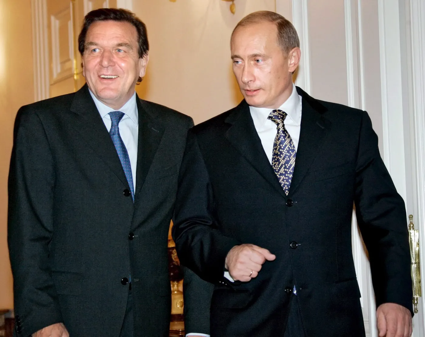 Gerhard Schroeder i Władimir Putin w 2005 roku
