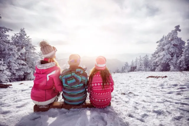 Zmiany w feriach zimowych 2026 – MEN wprowadza 3 tury zamiast 4 terminów