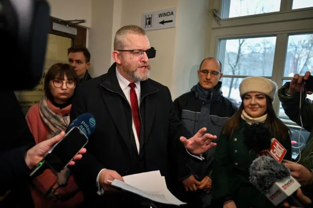 Zamieszanie w prokuraturze. Grzegorz Braun nie usłyszał zarzutów