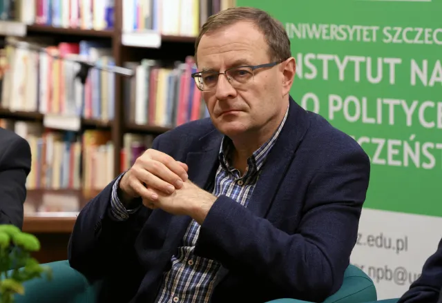Prof. Dudek: to dlatego Glapiński pomógł prezydentowi ws. alternatywy dla SAFE
