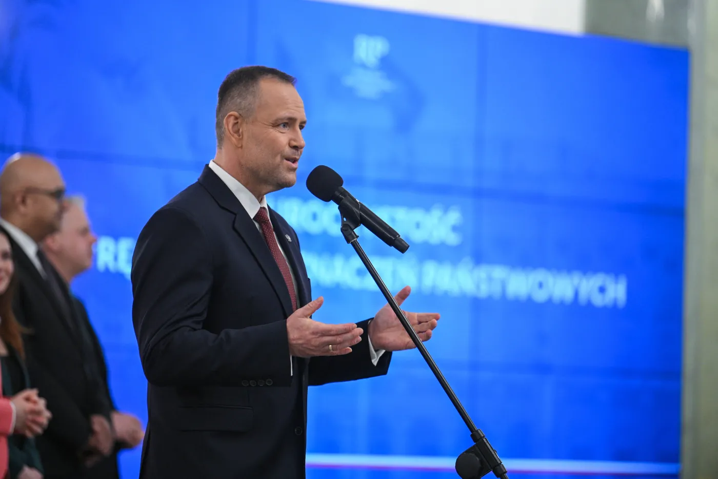 Prezydent Nawrocki podpisuje ustawy i atakuje rząd. "Narracja całkowicie sprzeczna"