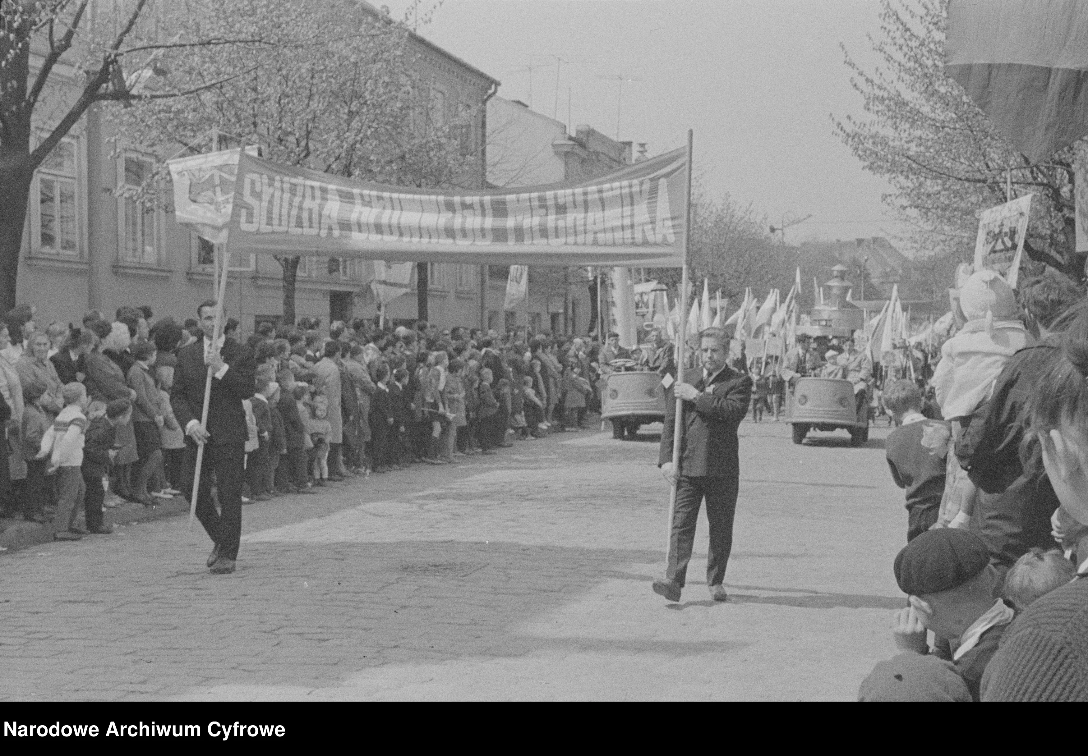 Quiz: Majówka w PRL. Ile pamiętasz z tamtych czasów? jeżeli wtedy żyłeś, 13/13 to pewniak