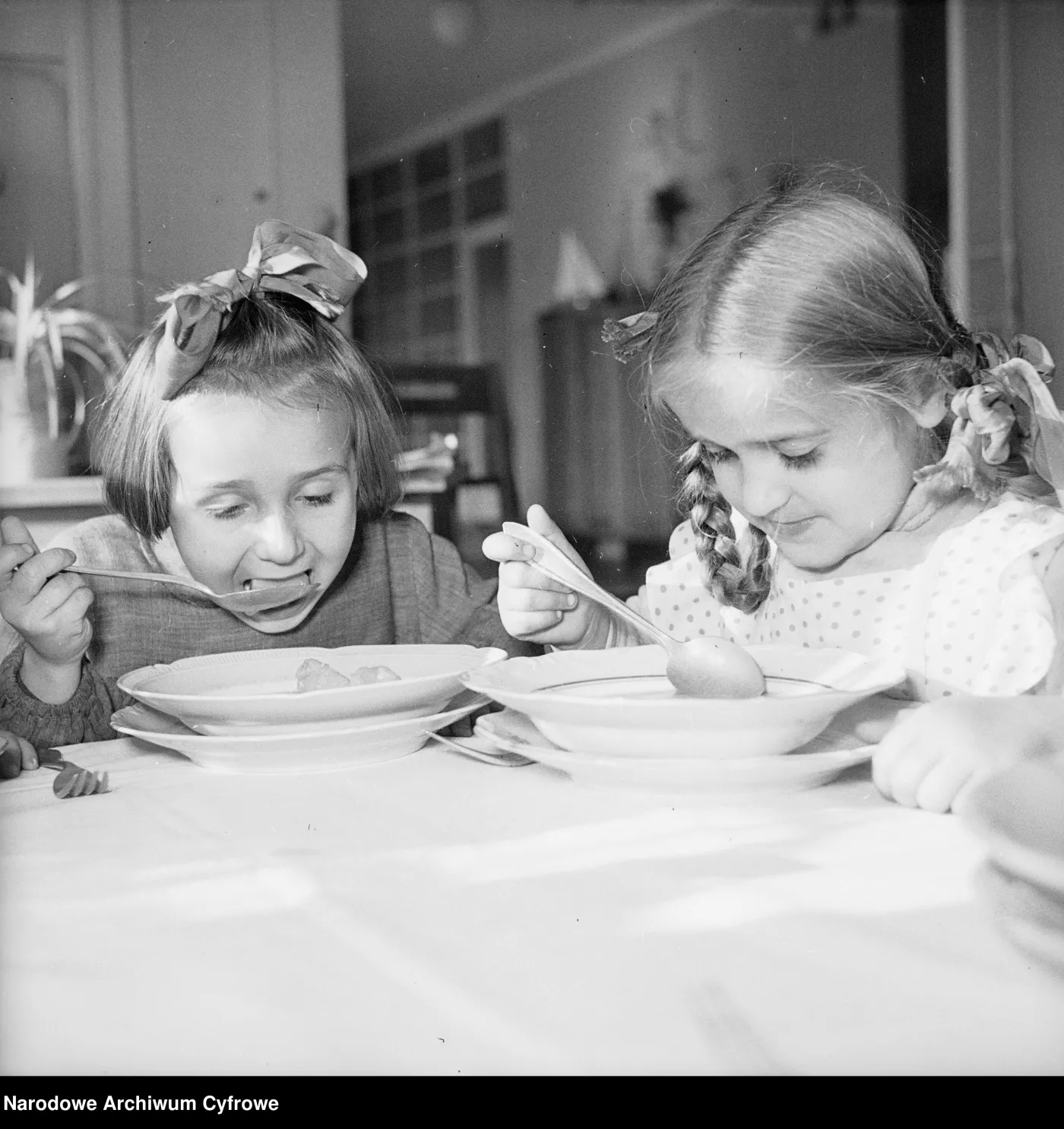 Nie tylko kożuch na mleku. QUIZ o okropnych smakach dzieciństwa z PRL