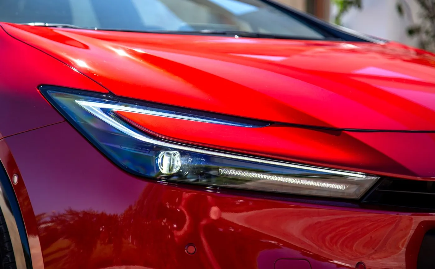 Toyota Prius to nowa królowa jazdy o kropelce. 2-litrowa hybryda o mocy 223 KM zachowuje się jak samochód elektryczny