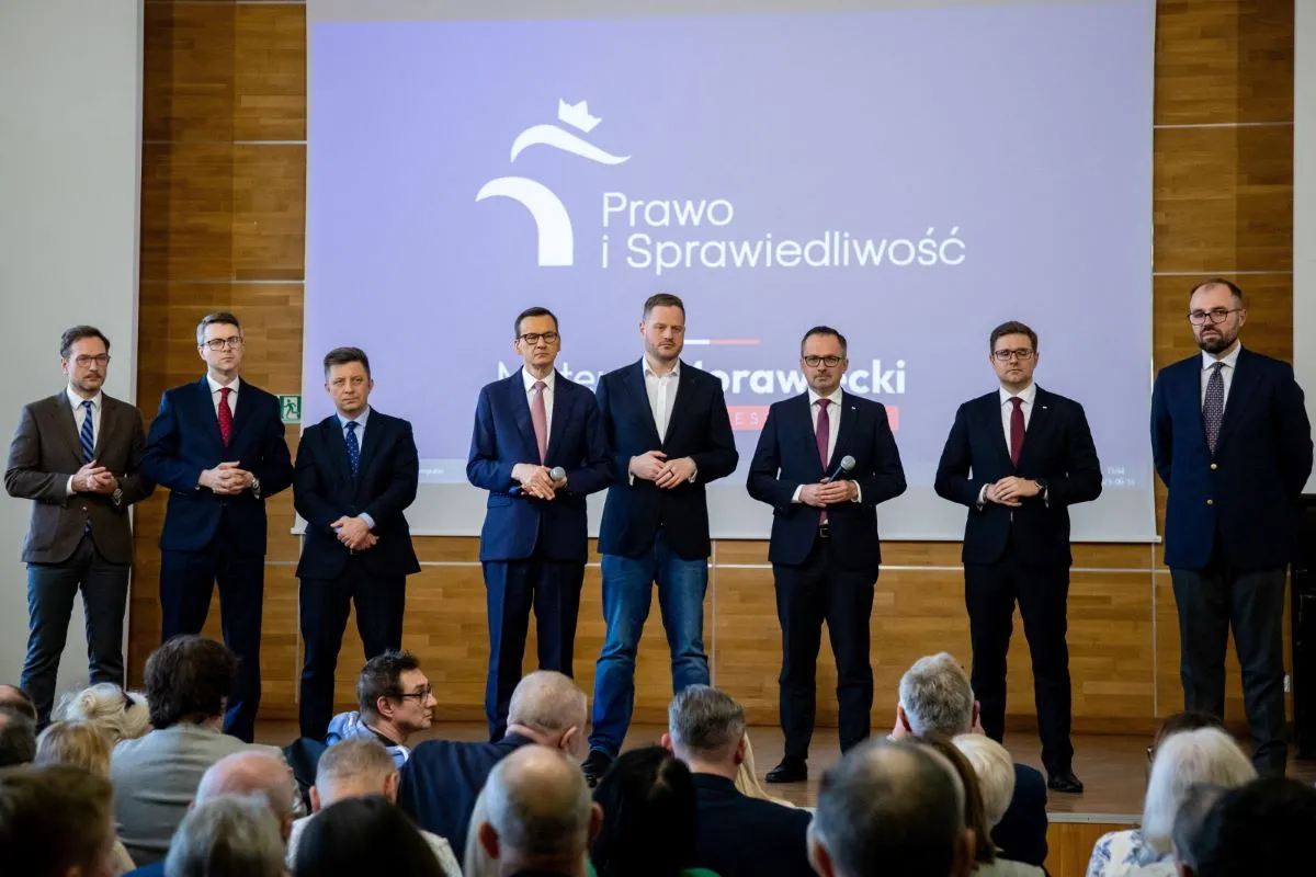 Europoseł Waldemar Buda, poseł PiS Piotr Mueller, europoseł Michał Dworczyk, wiceprezes PiS, prezes Stowarzyszenia Rozwój Plus Mateusz Morawiecki posłowe PiS Janusz Cieszyński, Marcin Horała, Robert Gontarz i Krzysztof Szczucki