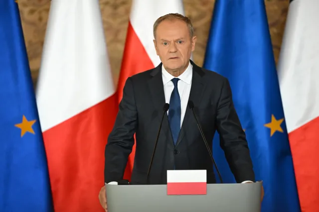 Mocne słowa Tuska na konferencji z Macronem. "Putin ewidentnym beneficjentem"