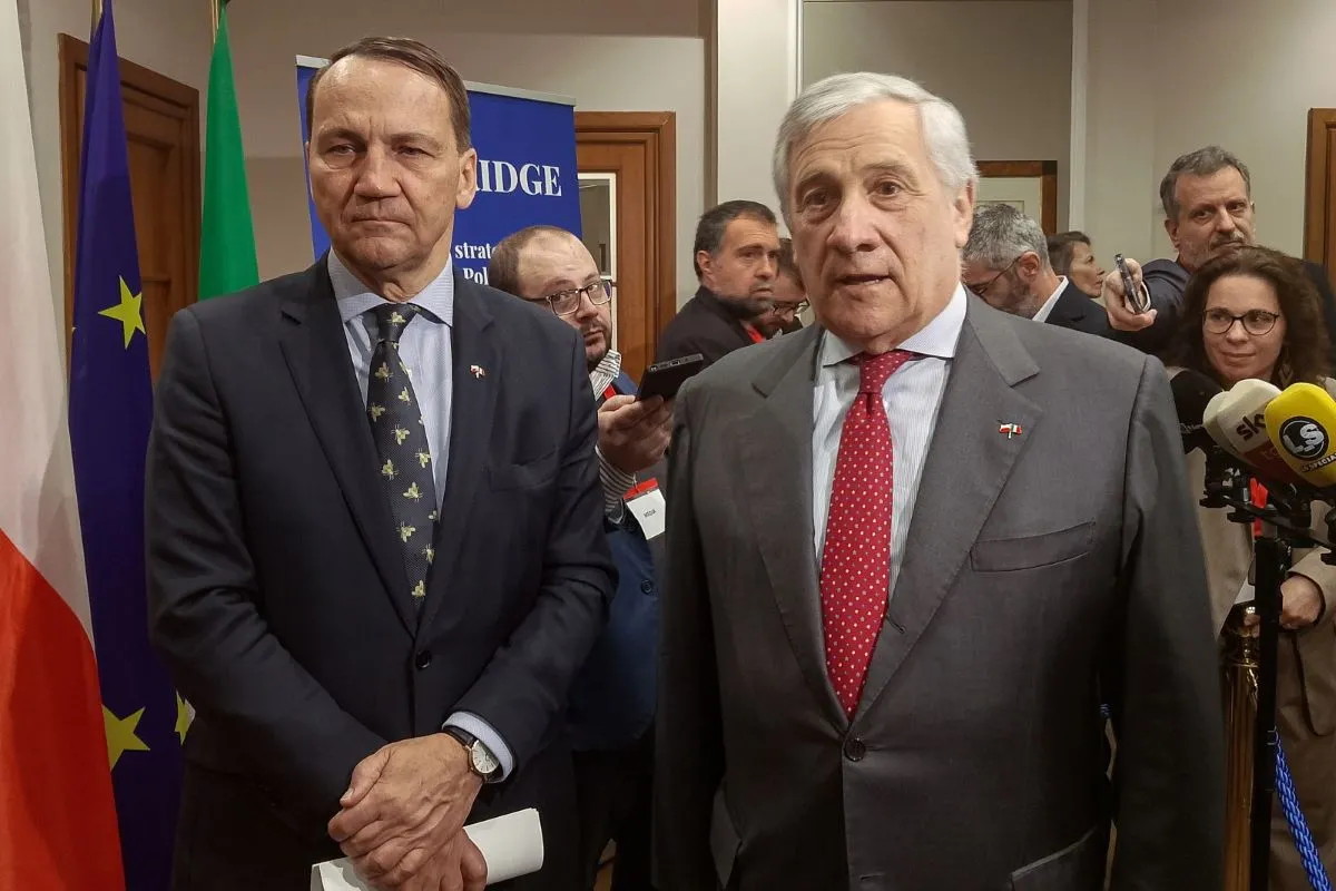Wicepremier, szef polskiego MSZ Radosław Sikorski (L) oraz wicepremier, minister spraw zagranicznych i współpracy międzynarodowej Republiki Włoskiej Antonio Tajani