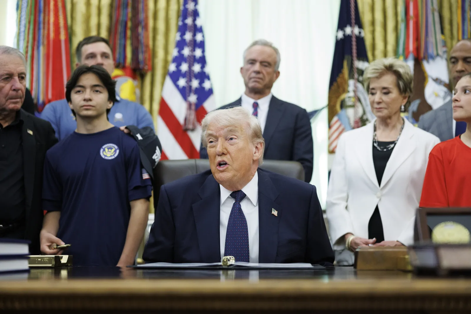 Nagły zwrot w sprawie Cieśniny Ormuz. Trump zapowiada "bombardowania o większej intensywności"