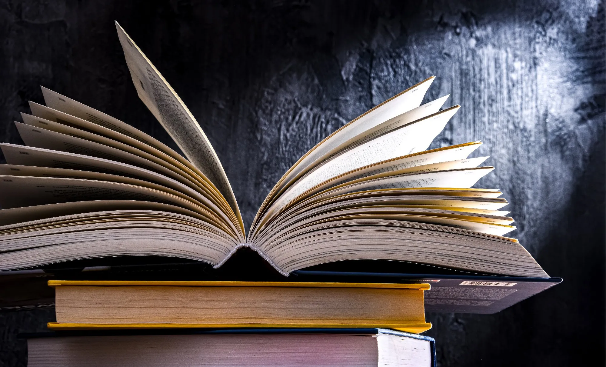 Trudny, ale błyskawiczny QUIZ z literatury. Uzupełnij tytuł książki. Na bank polegniesz na 2. pytaniu