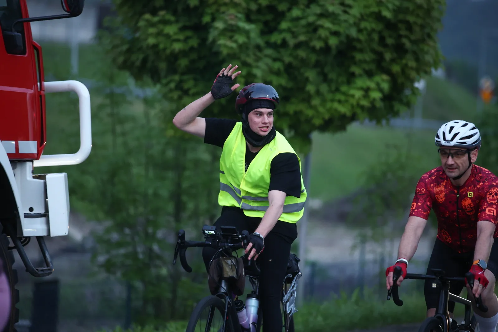 7,5 miliona w dwa dni. Łatwogang jedzie rowerem przez Polskę, by ratować dziecko