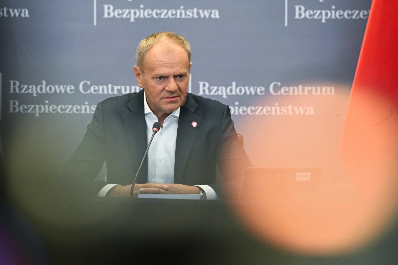 Tusk wskazuje palcem trzech polityków PiS. "Kompromitujecie się"