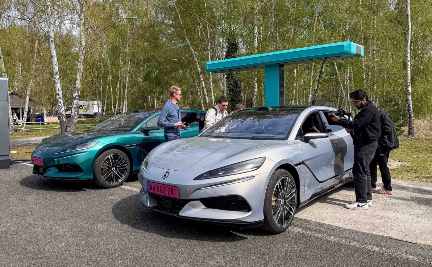 Denza Z9 GT ładowanie samochodu elektrycznego