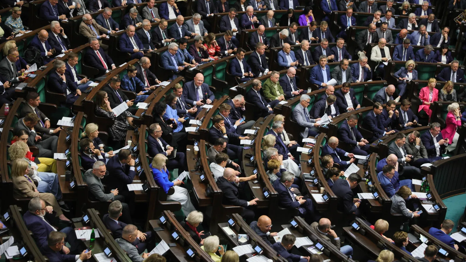 Tylko 5 partii w Sejmie. Sondaż wskazuje wyraźnego zwycięzcę. Oni się ucieszą [SONDAŻ]