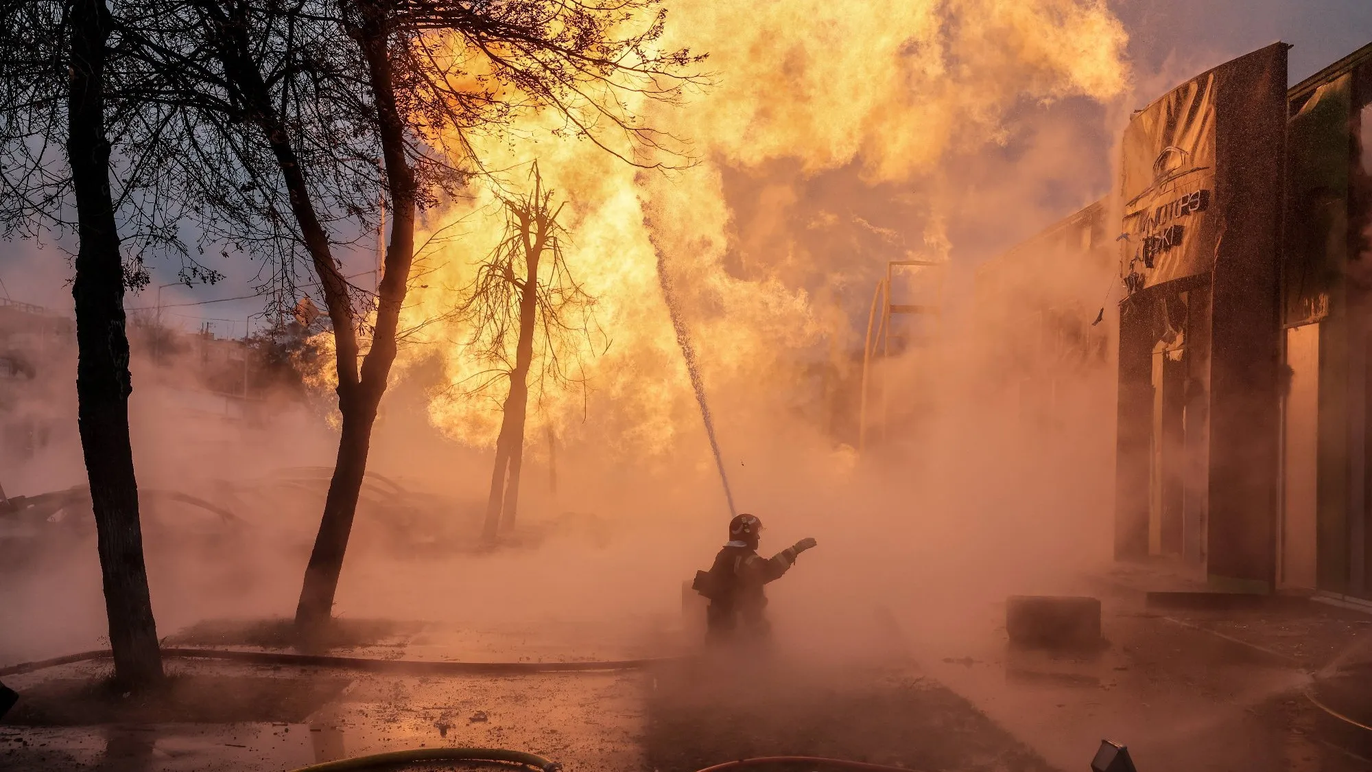 Kijów w ogniu po ataku Rosji. Dantejskie sceny, Ukraińcom odcięto drogę ucieczki