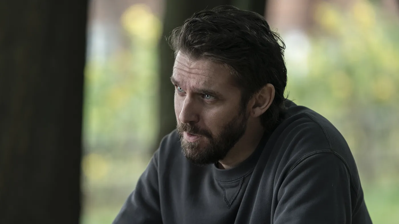 Dan Stevens w serialu "Terror: Devil in Silver"