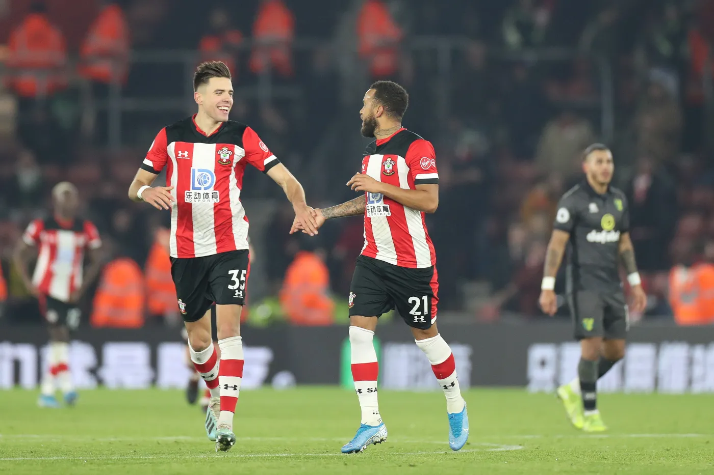 Liga angielska: Gol Bednarka w przegranym meczu. Wpadka Manchesteru City [WIDEO]