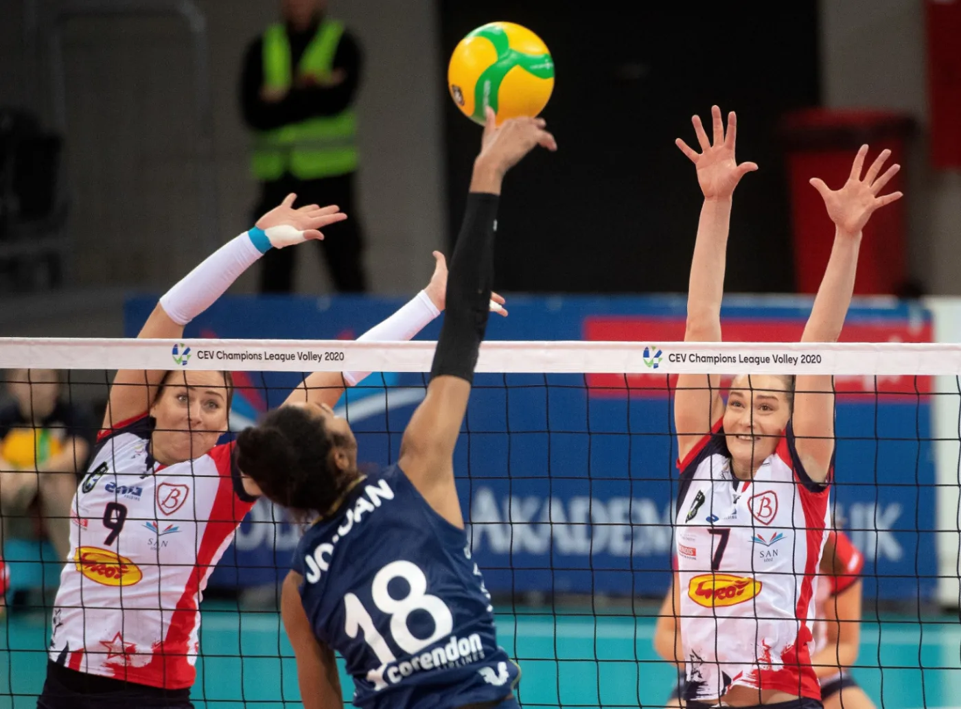 LM siatkarek. Budowlani przegrali u siebie z Fenerbahce 0:3