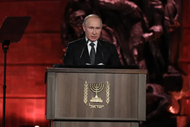 "The Times": Putin nie ma racji umniejszając wkład Polski