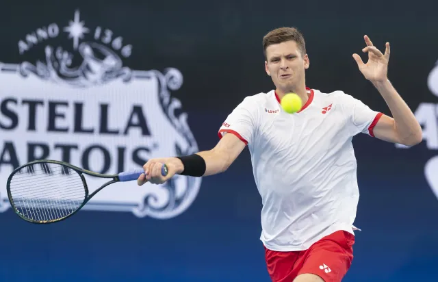 Niefortunne zagranie Hurkacza. Sam mógł sobie wybić oko [WIDEO]