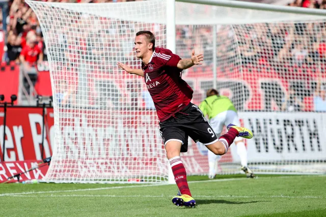 Ekstraklasa: Oficjalnie. Tomas Pekhart piłkarzem Legii Warszawa [FOTO]