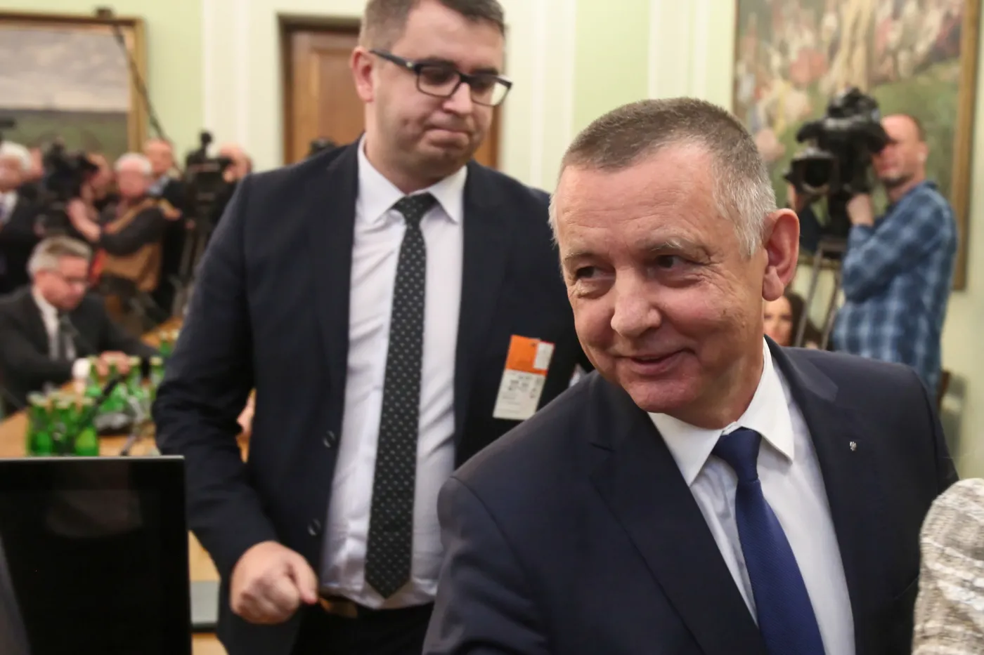 "Wojna z Banasiem" wykrwawi PiS?