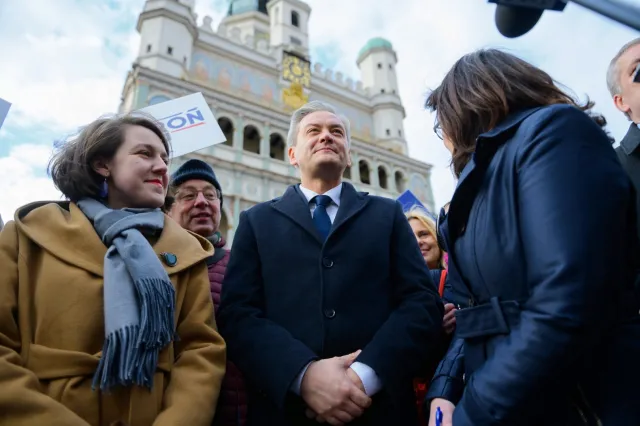Robert Biedroń: Rząd PiS-u jest w Brukseli na kolanach 