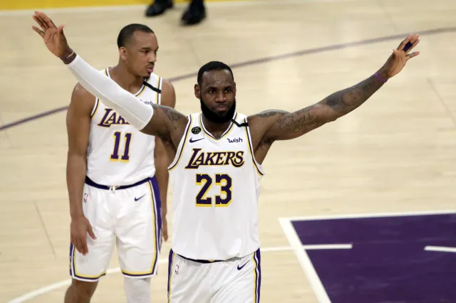 Liga NBA: LeBron James utarł nosa młodemu gwiazdorowi