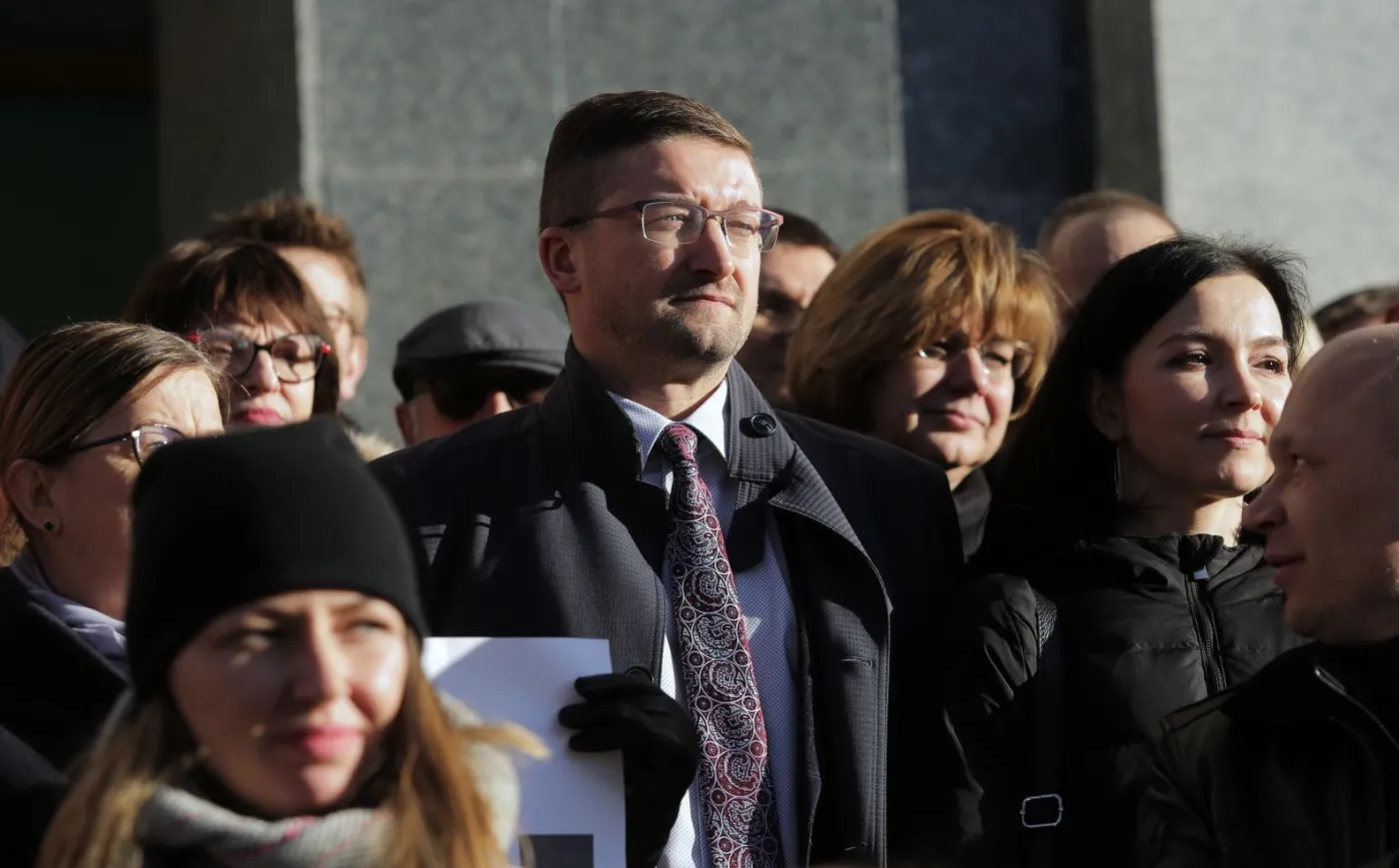 Paweł Juszczyszyn i wspierający go sędziowie