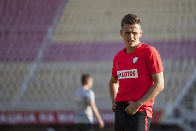 Polski piłkarz nie dostaje pensji z powodu... koronawirusa