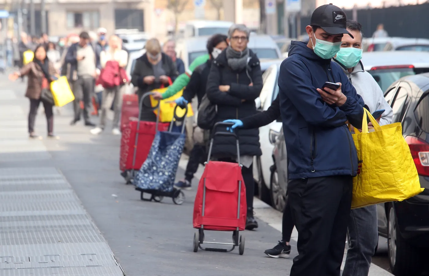 Włoski ekspert mówi o katastrofie. Wojsko na ulicach Mediolanu