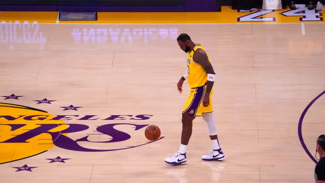 Liga NBA: Zion Williams lepszy od LeBrona Jamesa w "strzeleckim" pojedynku