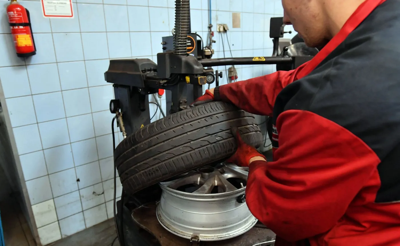 Koronawirus i wymiana opon. Ministerstwo wydało zgodę, ale z warunkami