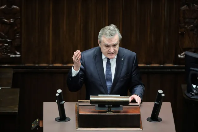 Gliński:  Opozycja wypowiada posłuszeństwo demokracji [WIDEO]