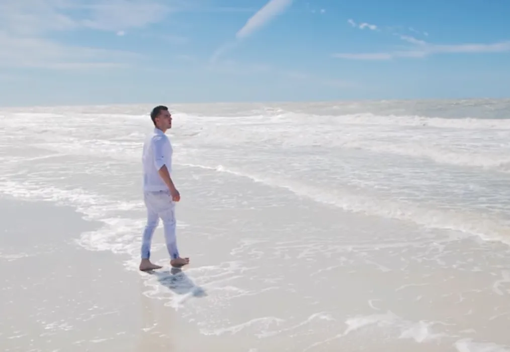 Kamil Bednarek przedstawia TELEDYSK do piosenki "Bądź przy mnie"