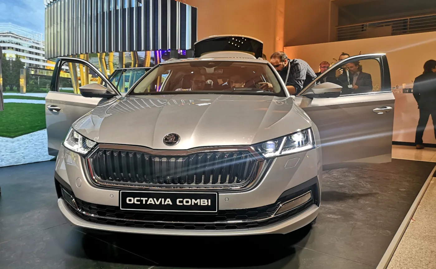 12732576-skoda-octavia.jpg