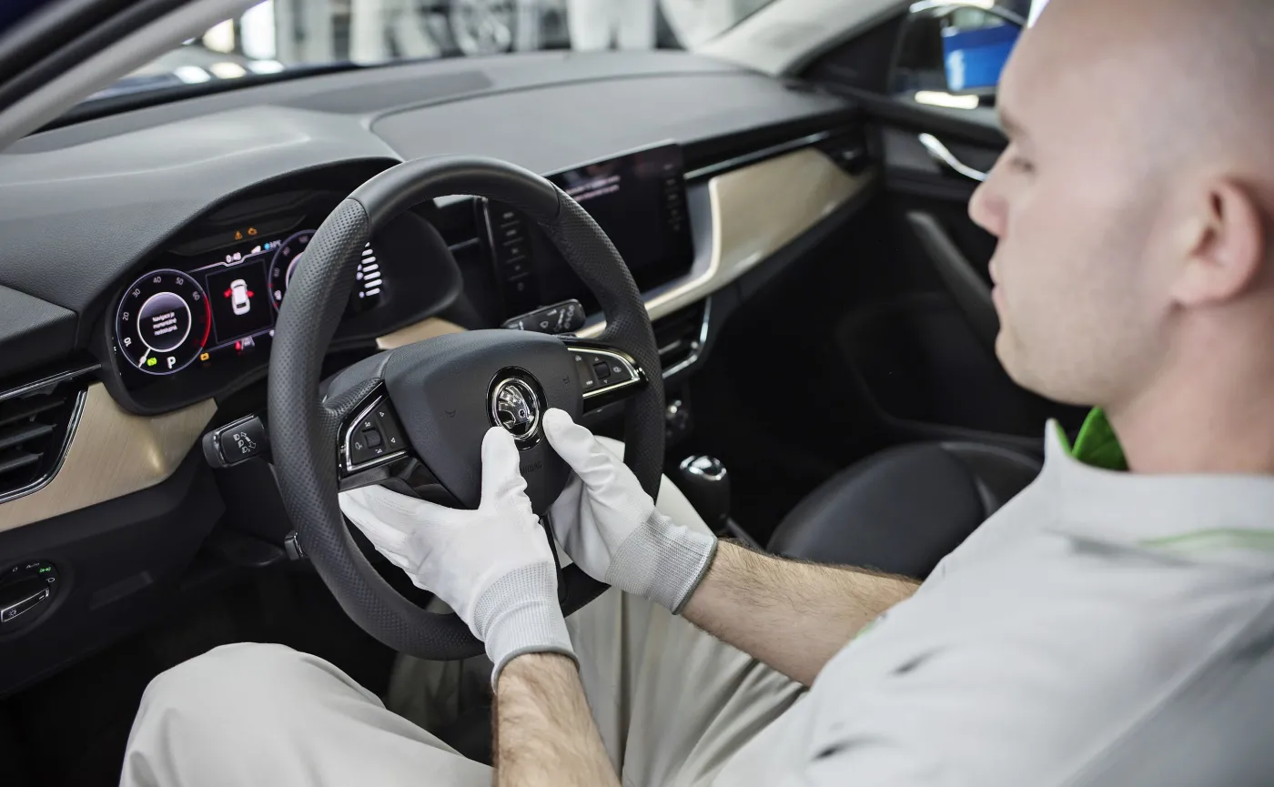 Skoda SCALA już w produkcji. Koncern daje pracę Polakom. Ile na rękę? "To ponadprzeciętne zarobki"