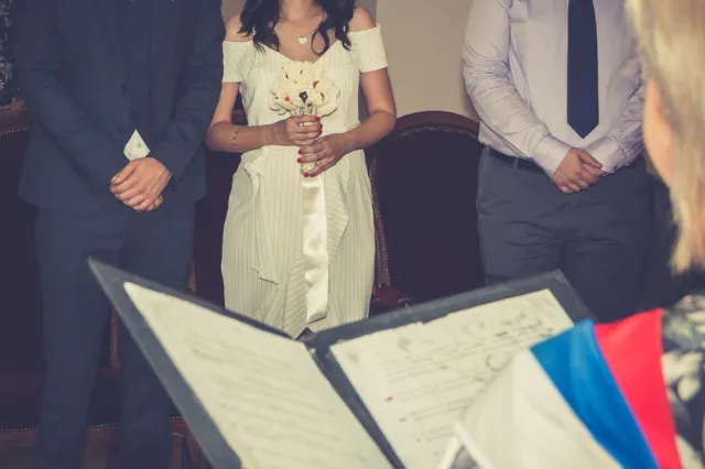 Tego już nie da się zatrzymać? Różne powody, dla których Polacy coraz częściej wybierają ślub cywilny zamiast kościelnego