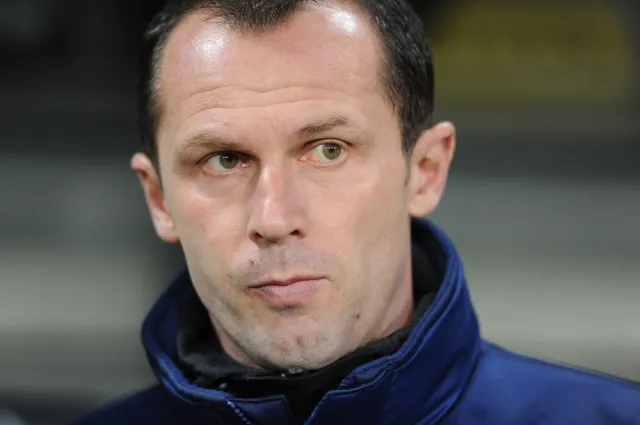 Były trener Piasta Gliwice pomaga w szyciu maseczek