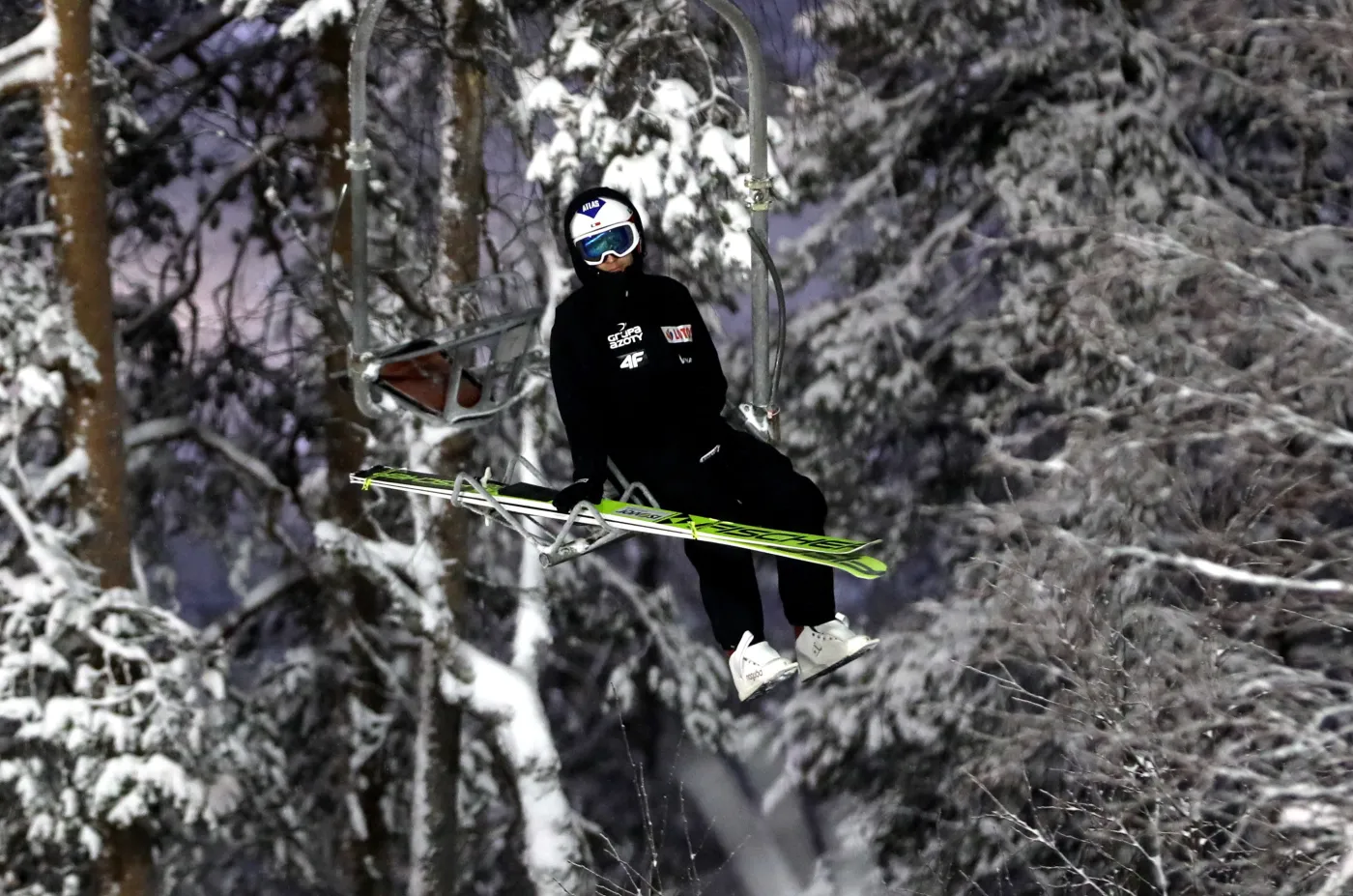 PŚ w skokach: Konkurs Kuusamo odwołany. Wiatr pokrzyżował plany