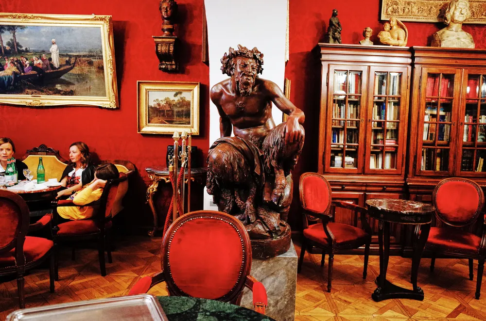 Sąd apelacyjny zawiesił eksmisję kulturalnego centrum i najstarszej rzymskiej kawiarni "Caffe Greco"