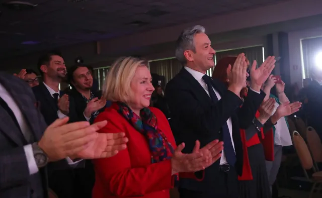 SLD i Wiosna łączą siły. Biedroń ogłasza powstanie nowej siły politycznej [WIDEO]