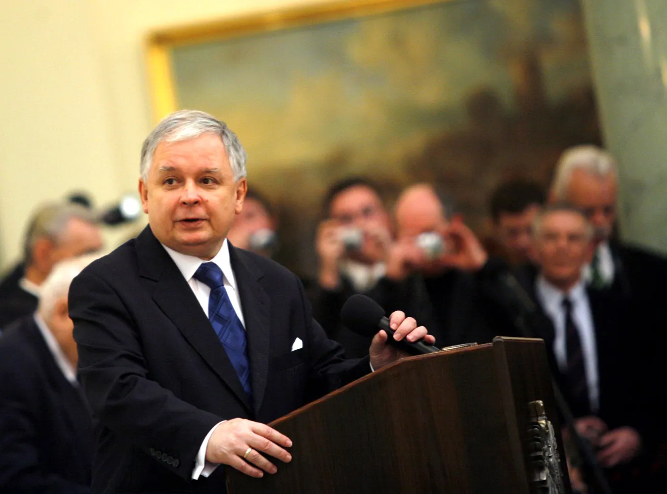 Prezydent odstrzeli ze służb ludzi Tuska?