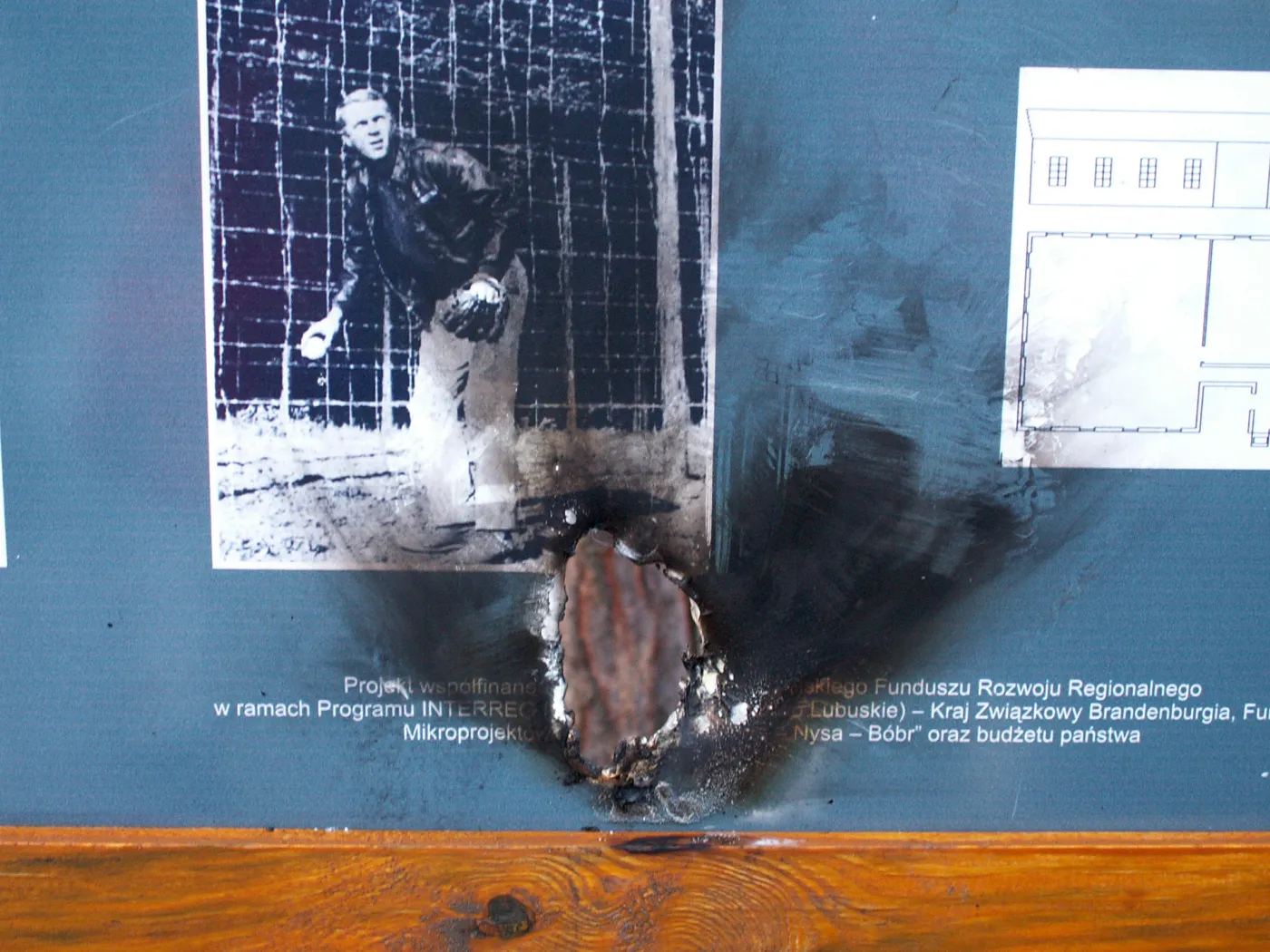 Ucieczkę z obozu przedstawiono w filmie ze Stevem McQueenem