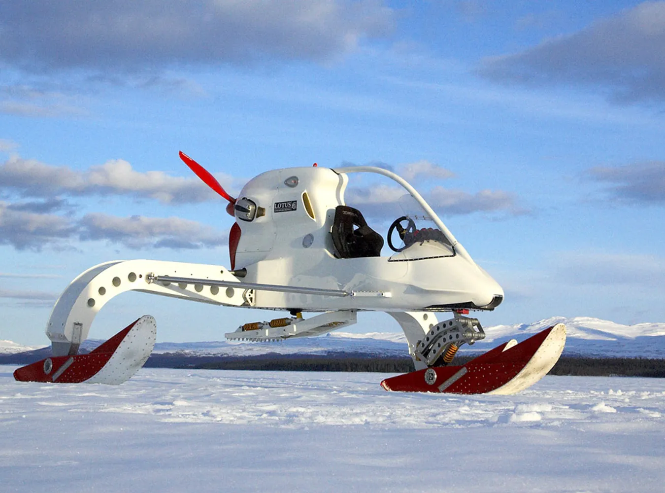 Lotusem ze śmigłem przez lody Antarktyki